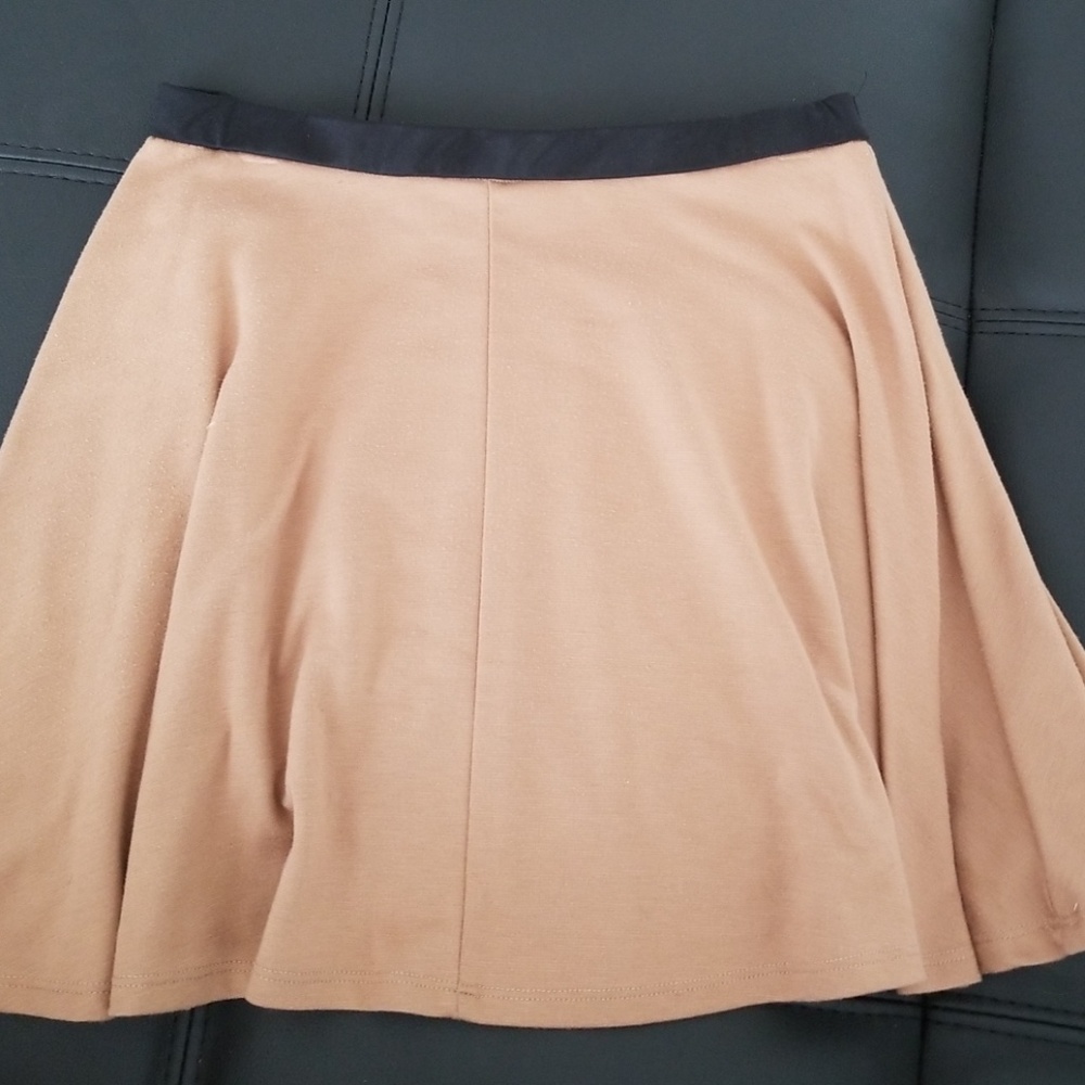 🔴 Tan Skirt